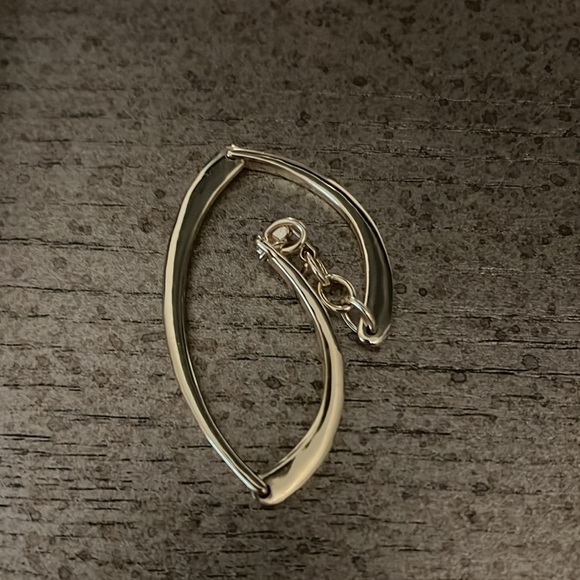 Kendra Scott Gold Bangle Bracelet - Picture 6 of 6